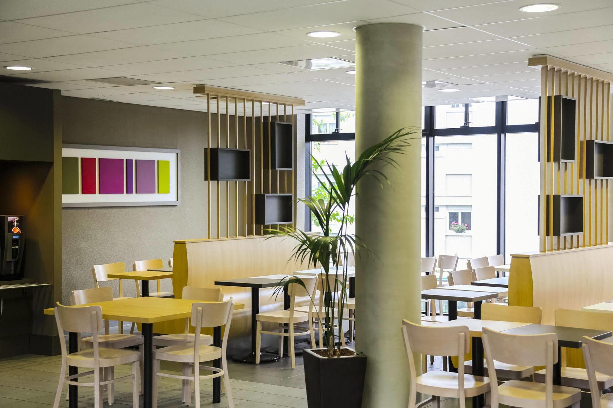 Porte Des Lilas Hotel París
